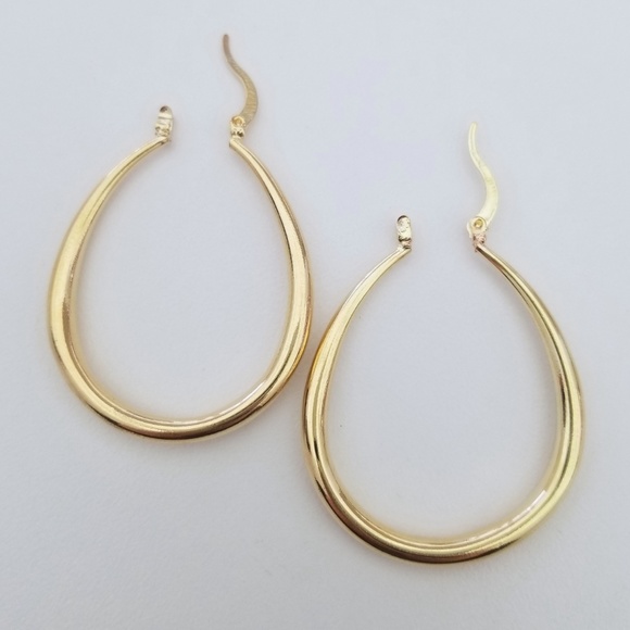 1.5" 18k Yellow Gold Oval Hoops - Picture 5 of 5